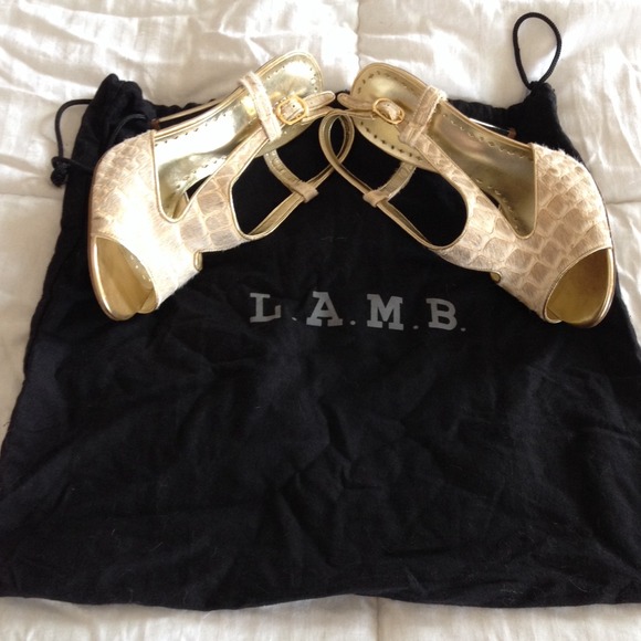 Gold Giraffe Print BCBGirls Heels - Picture 4 of 4