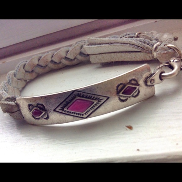 Cute urban style bracelet. with clasp. - Picture 1 of 3