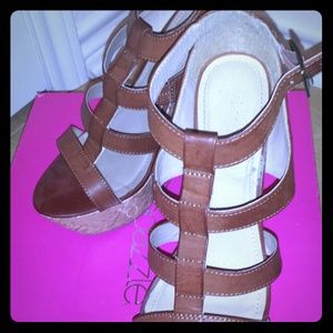 Shoedazzle tan leather sandals with cork heel