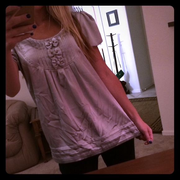 CR Signature Tops - Silver Babydoll Style Short Sleeve Blouse Like New