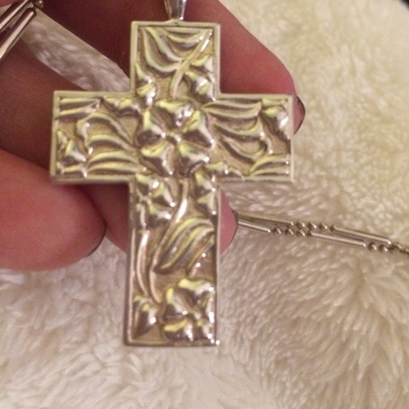 Sterling silver cross - Picture 3 of 3