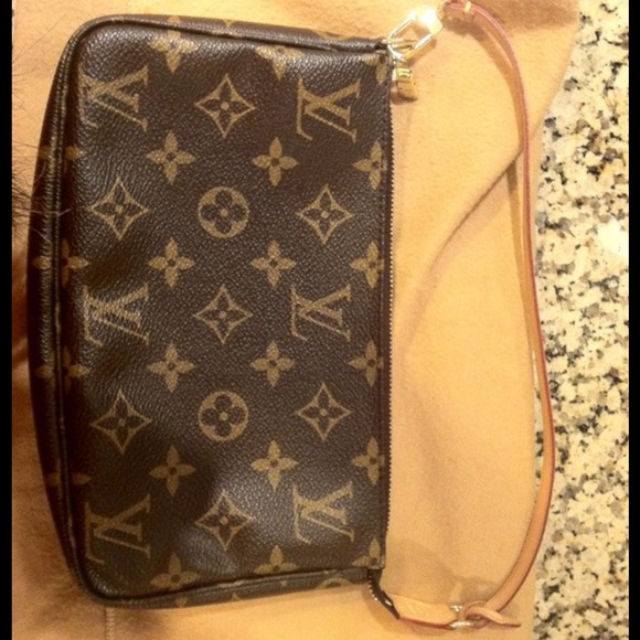 "SOLD" Authentic Louis Vuitton Pochette