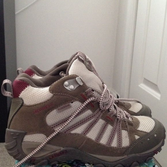 Women's merrel hiking boots!