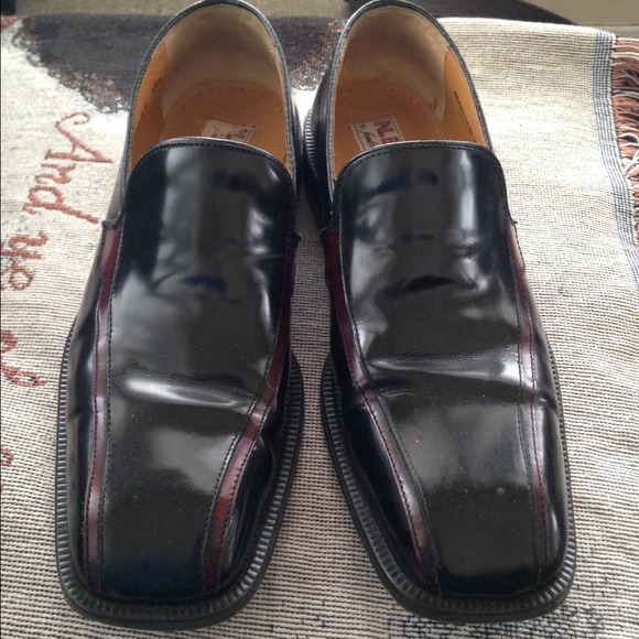 Dress shoes size 10, black and burgundy