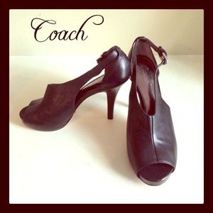 ✨Reduced...Authentic Coach leather peep toe heels✨