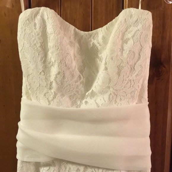 Wedding dress - Picture 4 of 9