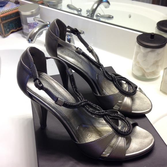 High heels - Picture 2 of 3