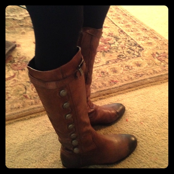 ❌SOLD❌Arturo Chiang flat tall boot w/ studded side