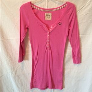 Three-quarter sleeve tee