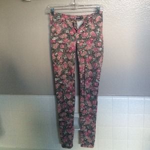Brandy Melville Floral Leggings!
