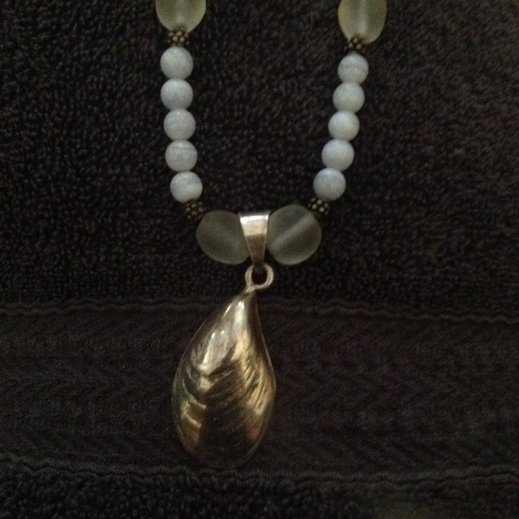 Shell necklace - Picture 1 of 3
