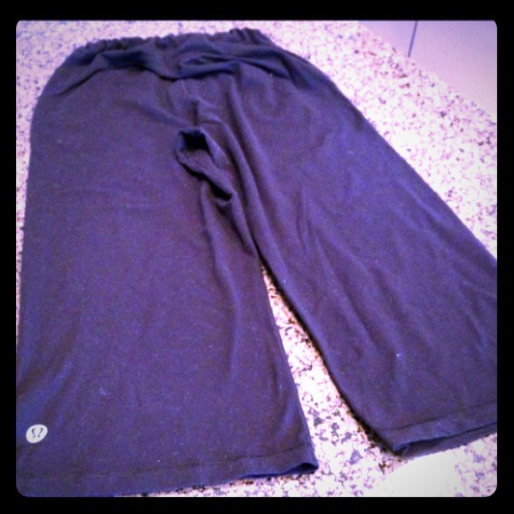 Lulemon black capris