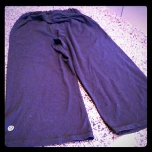Lulemon black capris