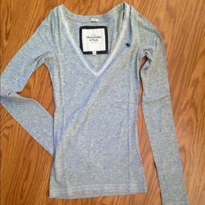 Abercrombie v-cut Gray Top