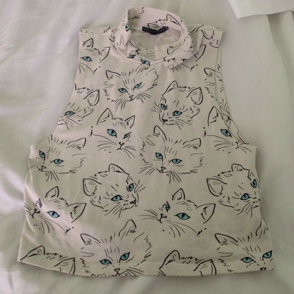 ✨✨REDUCED PRICE ✨✨CAT PRINT TURTLE NECK CROP TOP