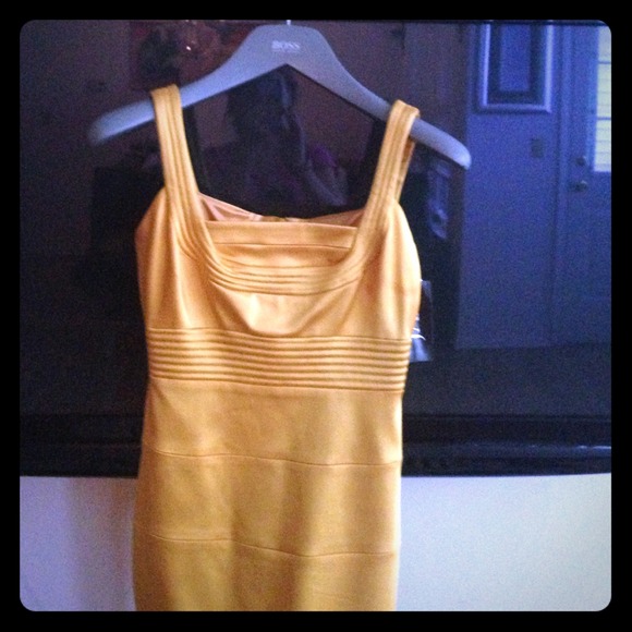 Elegant yellow silk fitted knee length dress!!!