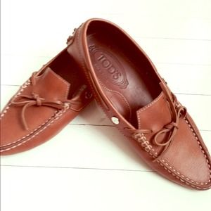 - Tods Loafers. Size 6. Tan.