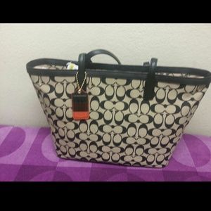 Large coach handbag