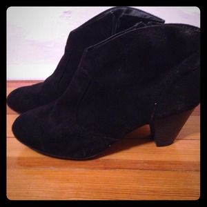 "Candie's" black ankle boots