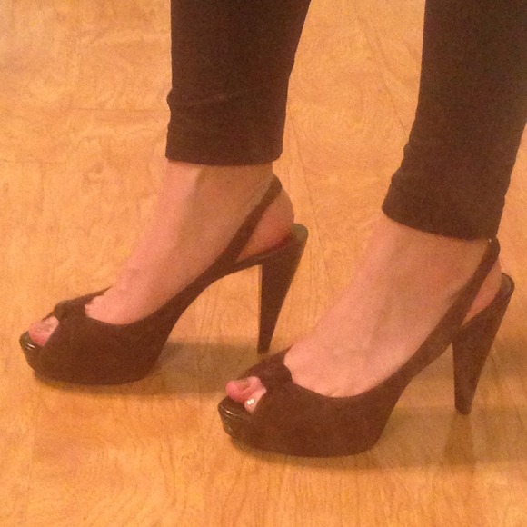 GUESS brown suede heels (like New) - Picture 4 of 4