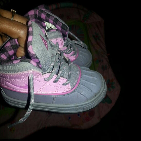 Shoes - Picture 2 of 3