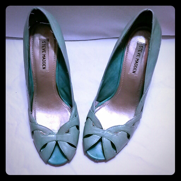 Steve Madden Turquoise Peep Toe heels