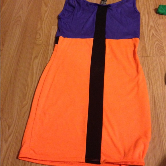Vibrant dress - Picture 2 of 2