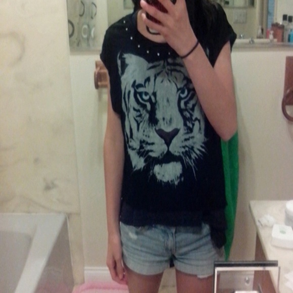 NET Collection Tiger and Rhinestone Shirt - Picture 2 of 4