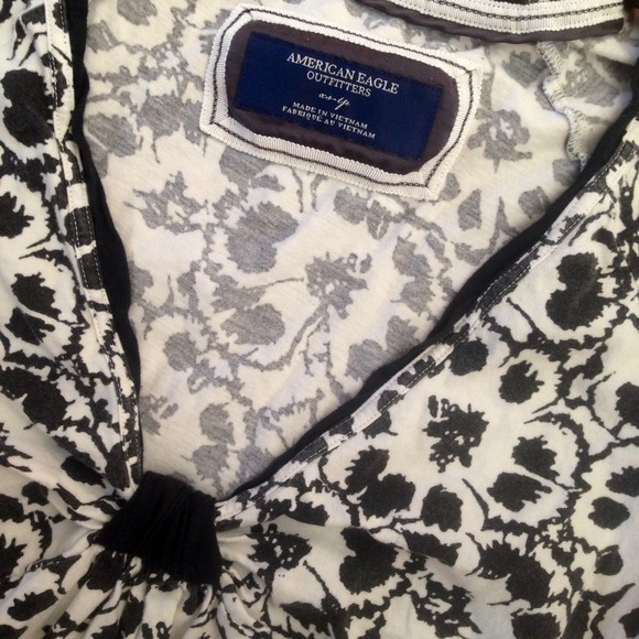 American Eagle Floral Top!