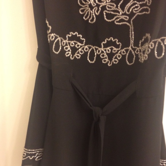 Black tunic top with embroidered detailing. - Picture 3 of 3