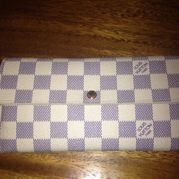 SOLD !!!!!Authentic Louis Vuitton " Sarah" wallet