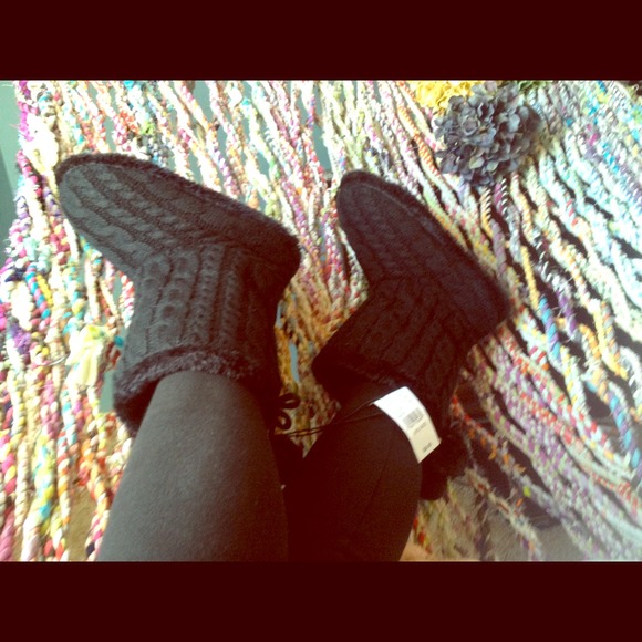 🚫 SOLD 🚫 NWT Slipper Boots