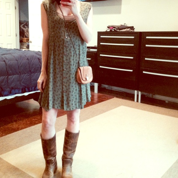 HP 4/11💜💜Reduced-Light Airy Dress