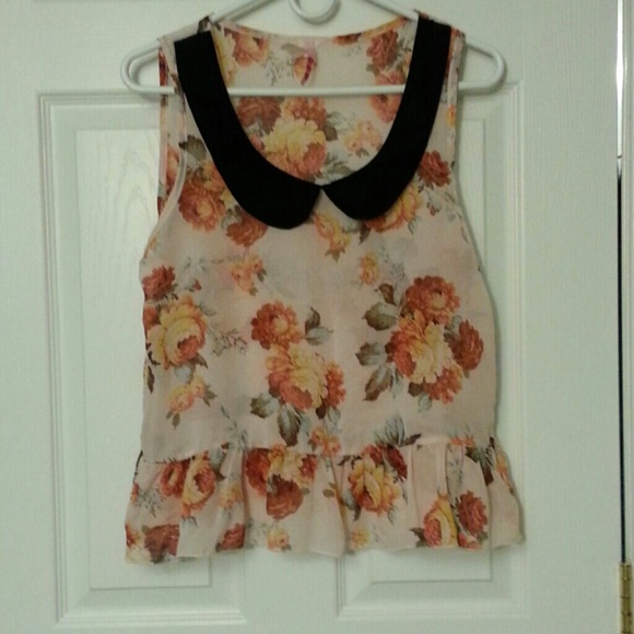 A Floral Spring No Sleeve Lace Shirt