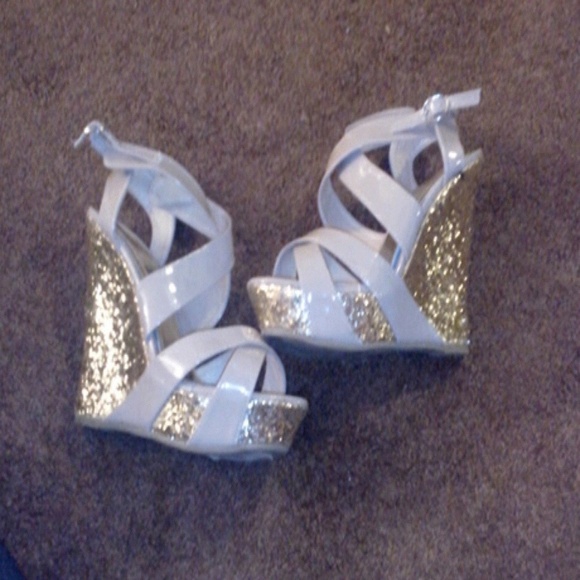 Nude Wedges