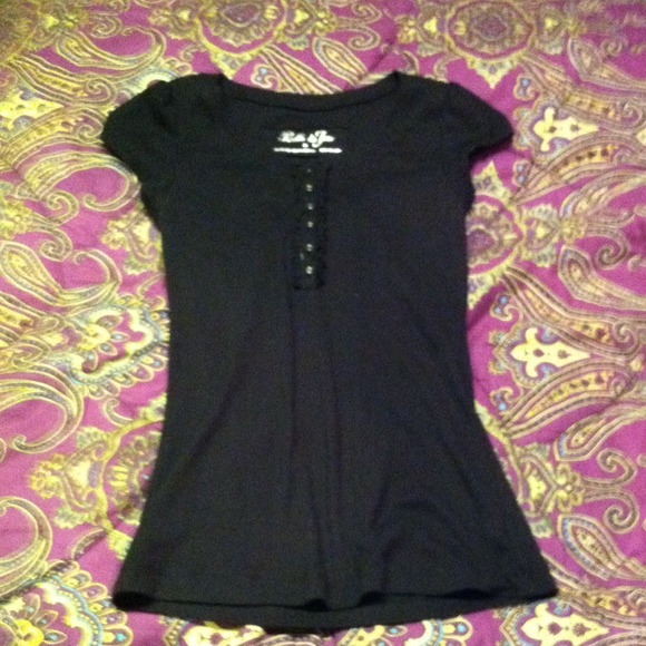 Adorable little black tee