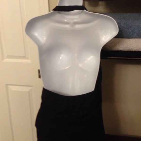 ⭐️⭐️SOLD⭐️⭐️Black halter top - Picture 3 of 4