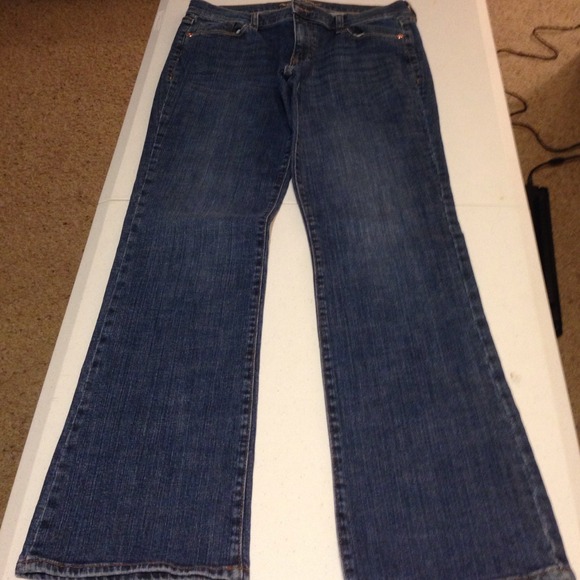 Old Navy the Sweetheart Bootcut Jeans. Size 8.