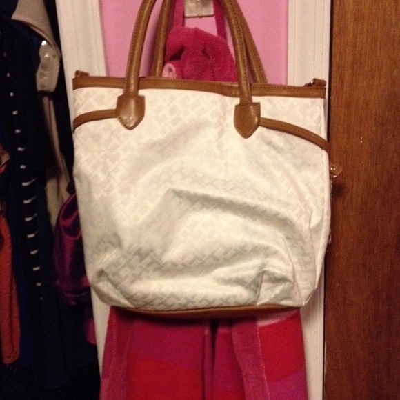 Tommy Hilfiger purse - Picture 2 of 2