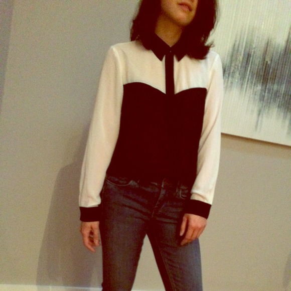 Forever 21 Tops - Color block button up blouse