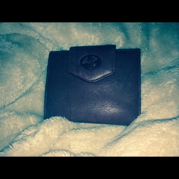 Button wallet