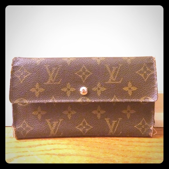 Authentic Vintage Louis Vuitton Wallet!
