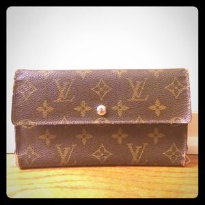 Authentic Vintage Louis Vuitton Wallet!