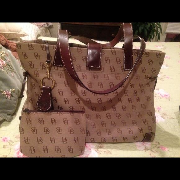Dooney & Bourke Handbags - D&B 💯Auth  🇺🇸🇺🇸 orig $125 now $90 🇺🇸  4 PC