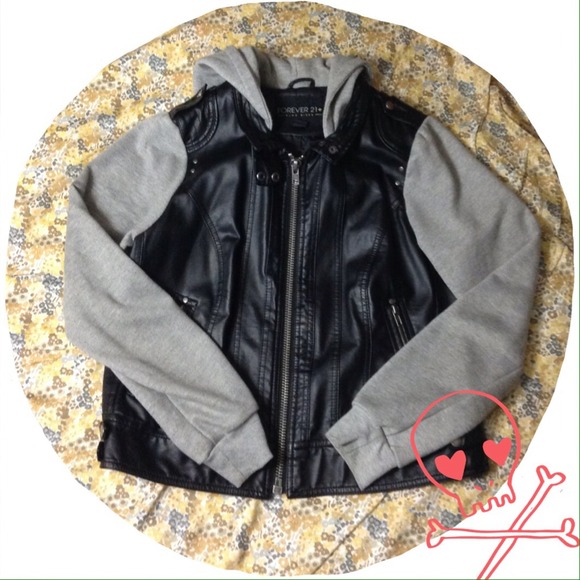 🚫TRADED🚫 Faux leather and sweater jacket