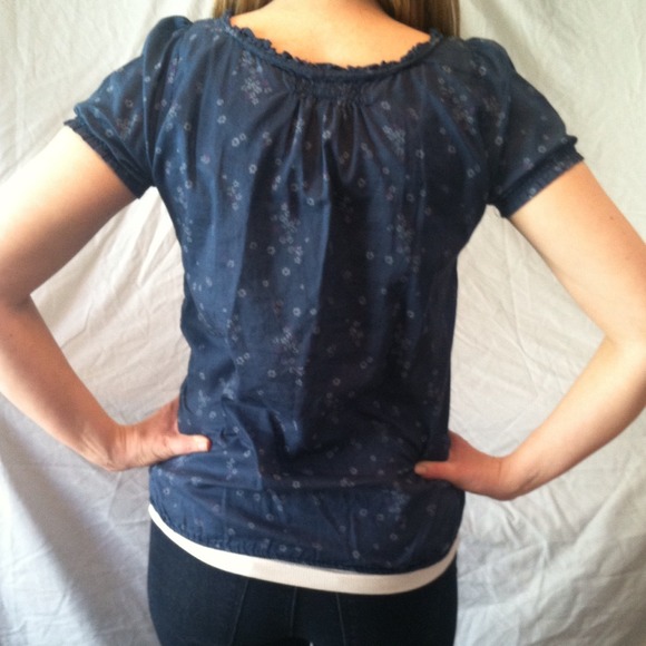 Blue Top with Flower Design - Picture 2 of 3