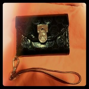 Michael kors iPhone 4 wallet wristlet
