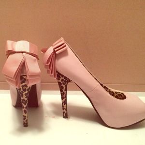 Peep toe pink heels with cheetah heel and bows