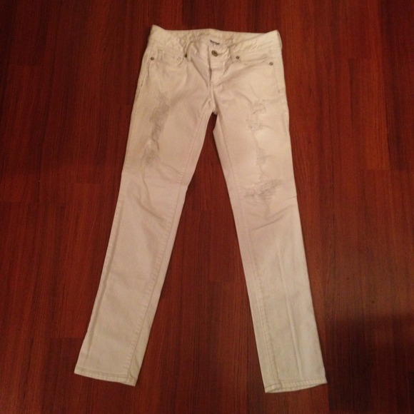 American Eagle Ripped White Skinny Jeans