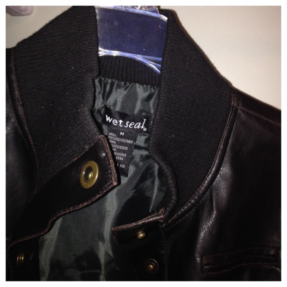 🎀Gently used black Wet Seal crop jacket! 🎀 - Picture 2 of 4